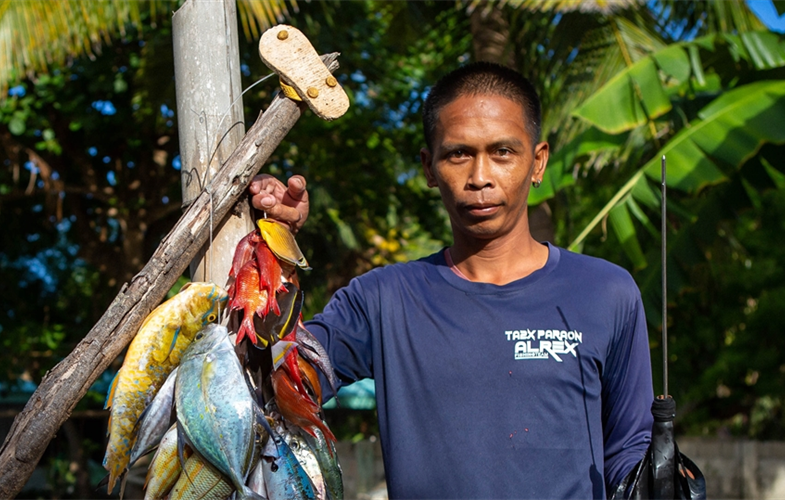 Community fisher from Siquijor Island, Philippines CREDIT: Emily Darling